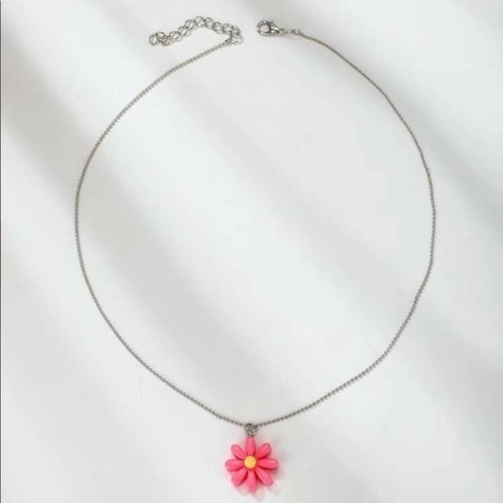 3/$30 🤍 Sunflower Charm Necklace